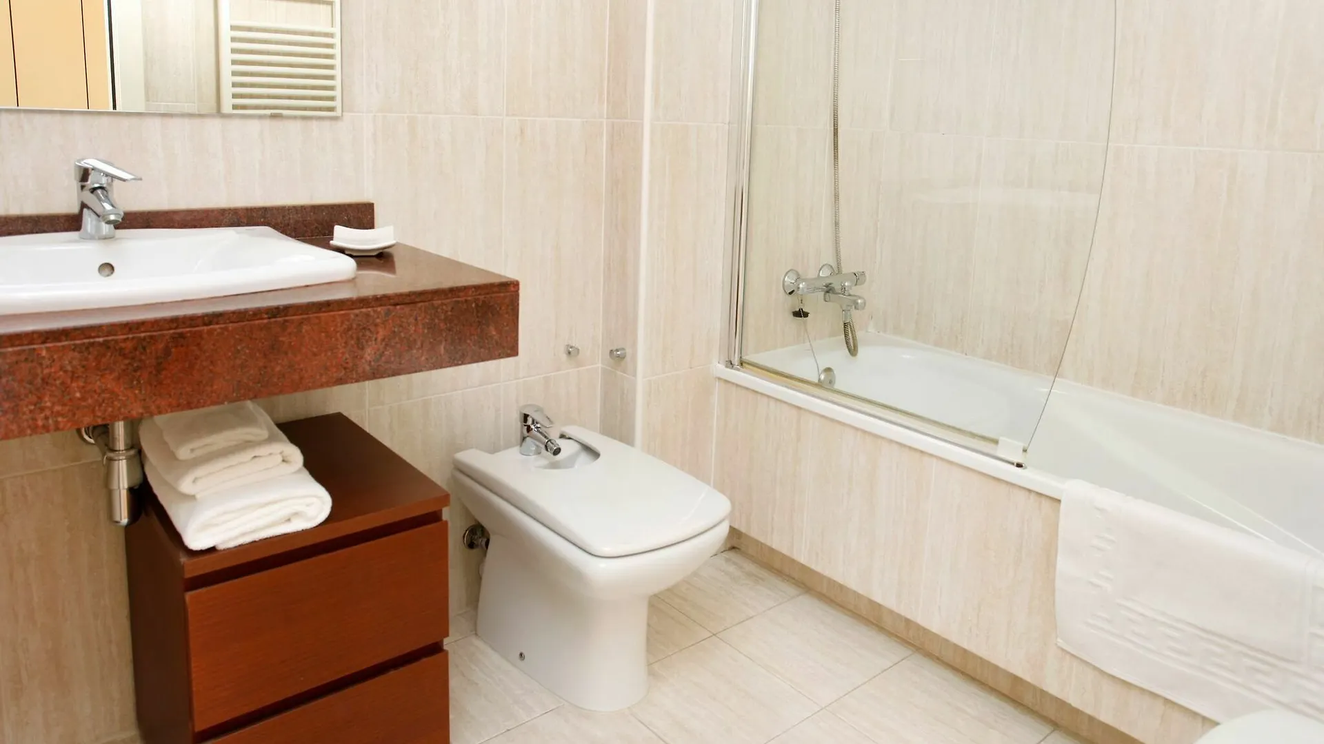 1215 - Beach Olimpic Village Apartment II Barselona 0*,  İspanya